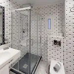 Luxury Living And Apartman